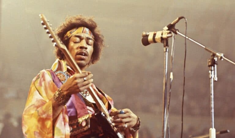 jimi hendrix playing his fender stratocaster on stage